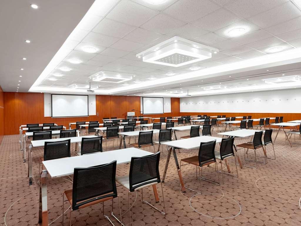 Moevenpick Hotel Budapest Centre Instalações foto